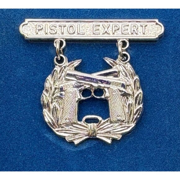 Vintage USMC Pistol Expert Qualification Badge With Original Box 1960s Krew - Picture 2 of 7